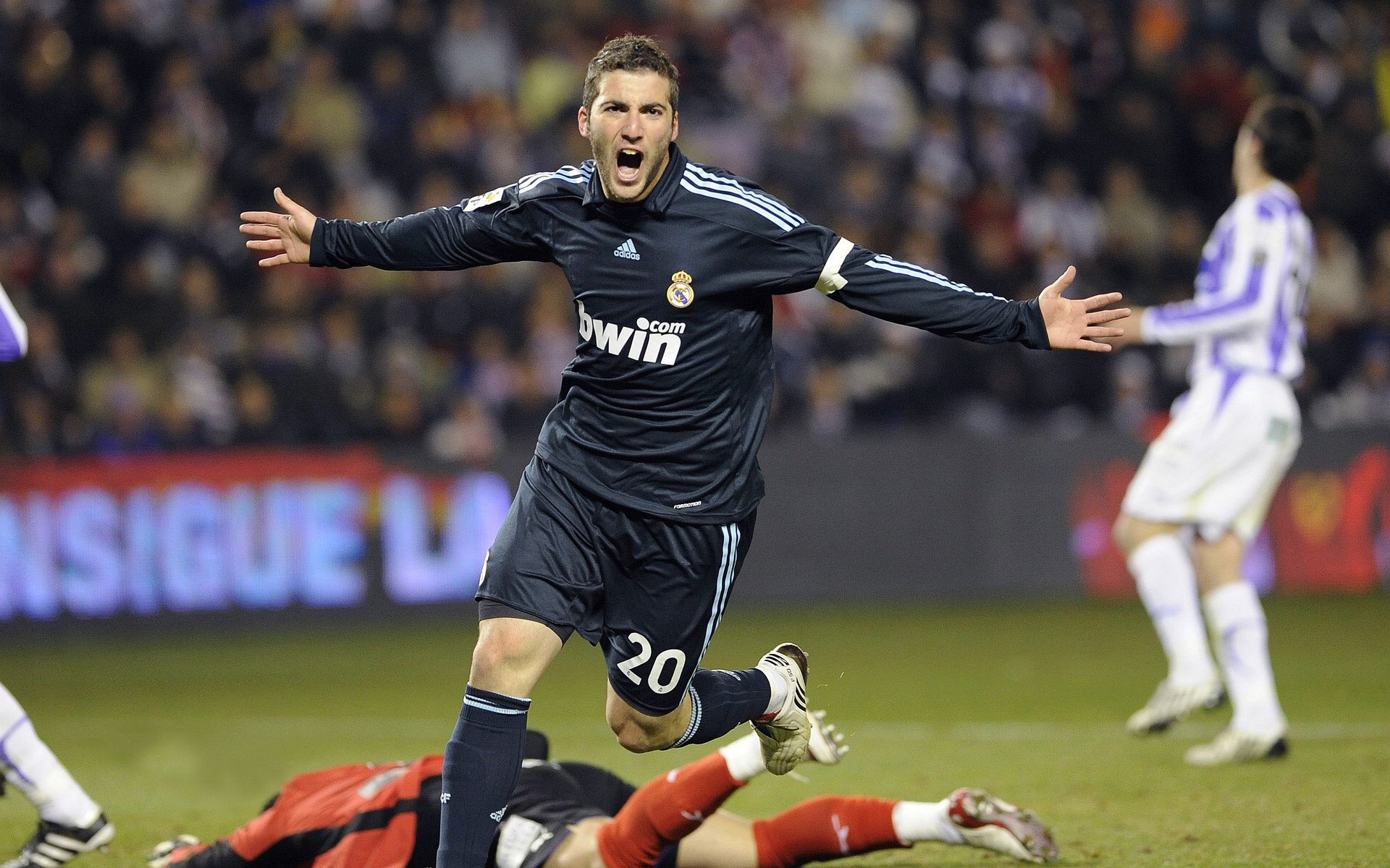 乌拉圭男足在巴黎奥运会比赛中以3-1击败巴西，乌拉圭足球奥运会